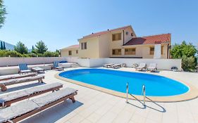 Apartments Spomenka